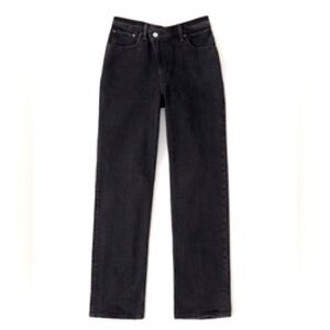 Abercrombie 90’s straight leg ultra high rise jeans with slant zipper, black 25S